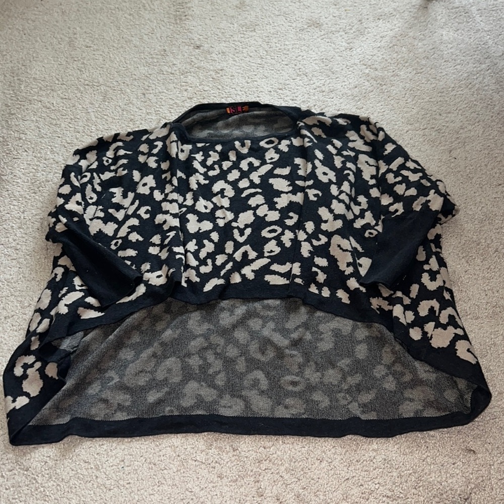 Isle‎ by Melis Kozan animal print poncho sweater tunic